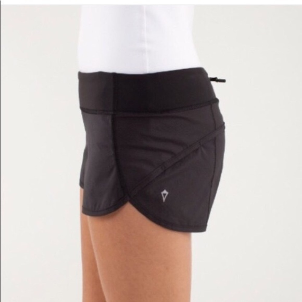 ivivva black speedy shorts